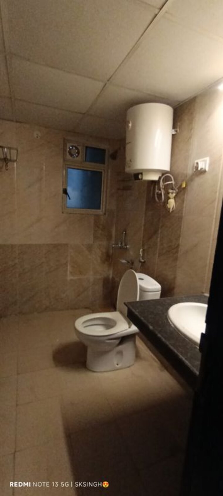 Bathroom, sector 78 2 Bedroom 949 Sq.Ft. Builder Floor In Sector 78 Noida 10125063