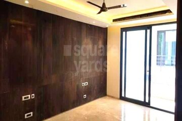 Furnished Amenities in 4 BHK Builder Floor at Ambience Island Lagoon, Sector 24 – for Sale