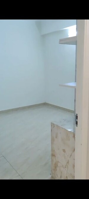 Room in 3 BHK Apartment at Gaur City 7th Avenue, Sector 4 Greater Noida – for Rent