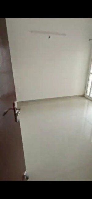Room in 3 BHK Apartment at Amrapali Terrace Homes, Tech Zone 4 Greater Noida – for Rent