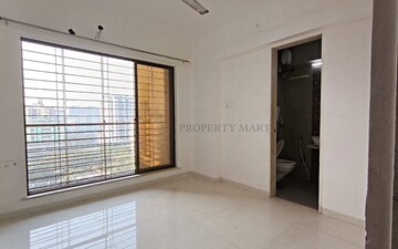 Room in 2 BHK Apartment at Strawberry Onyx, Mira Road – for Rent