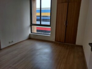 Room in 3 BHK Apartment at Pioneer Park Phase 1, Sector 61 – for Rent