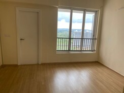 4 BHK + Servant Room Apartment For Sale in DLF Regal Gardens