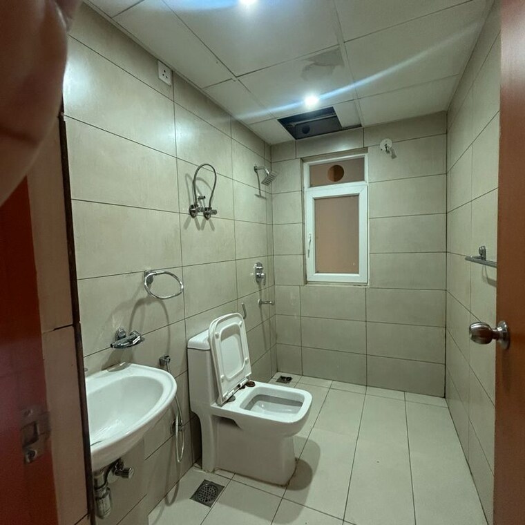 Bathroom, old rajinder nagar 1 Bedroom 642 Sq.Ft. Builder Floor In Old Rajinder Nagar Delhi 10126250