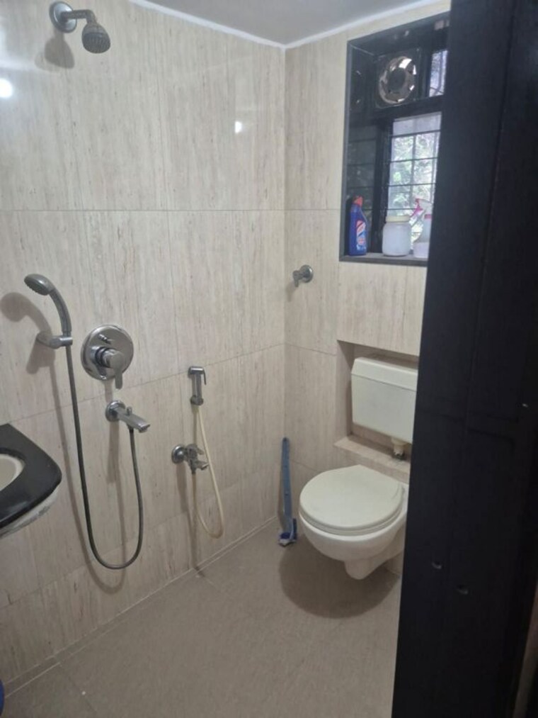 Bathroom, bandra west 1.5 Bedroom 700 Sq.Ft. Apartment In Bandra West Mumbai 10126267