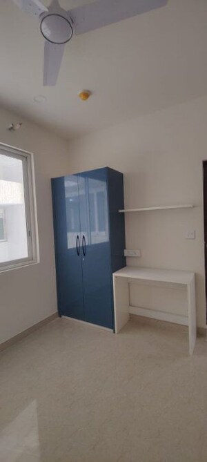 Room in 3 BHK Apartment at Aurobindo The Regent, Kondapur – for Rent