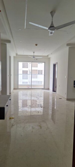 Room in 3 BHK Apartment at Aurobindo The Regent, Kondapur – for Rent