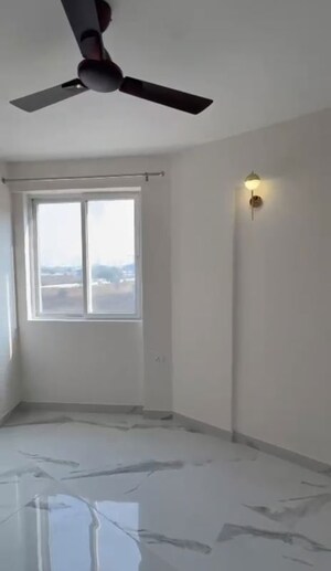 Room in 3 BHK Apartment at Vipul World Floors, Sector 48 – for Rent