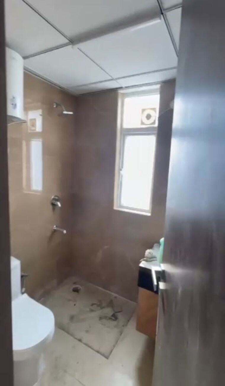 Bathroom, vipul-world-floors 3 Bedroom 1800 Sq.Ft. Apartment In Sector 48 Gurgaon 10126576