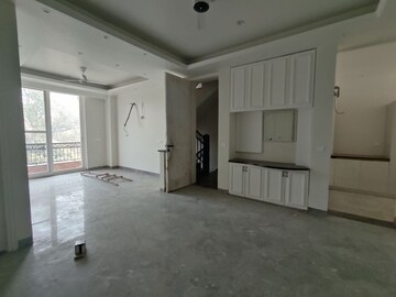 Room in 4 BHK Builder Floor at Sector 46 – for Rent