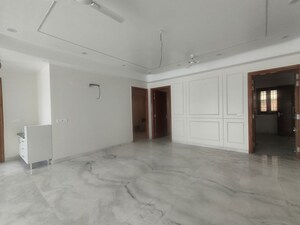 Room in 4 BHK Builder Floor at Sector 46 – for Rent