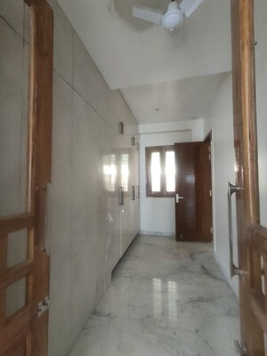 Building Lobby in 4 BHK Builder Floor at Sector 46 – for Rent
