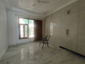 Room in 4 BHK Builder Floor at Sector 46 – for Rent