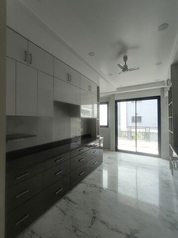 Room in 4 BHK Builder Floor at Sector 46 – for Rent