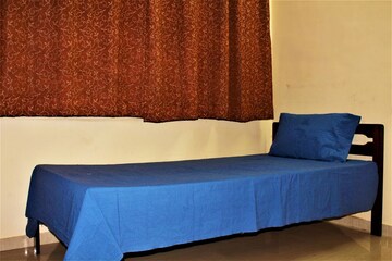 Bedroom in  Pg at Shivaji Nagar – for Rent