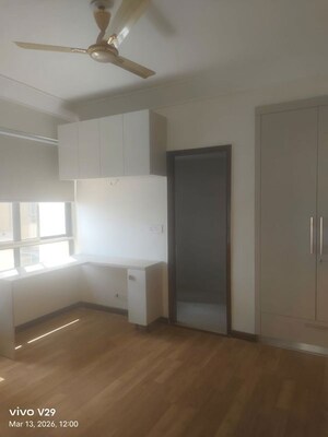 Room in 2 BHK Apartment at Unitech Fresco, Sector 50 – for Rent