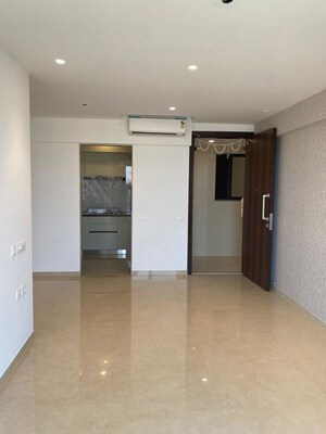 Room in 2 BHK Apartment at Hiranandani Highland, Powai – for Rent