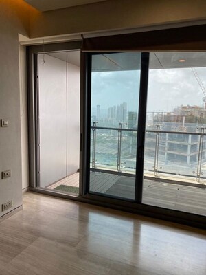 Room in 3 BHK Apartment at Lodha World Crest, Worli – for Rent