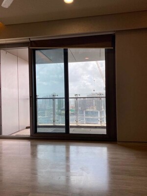 Room in 3 BHK Apartment at Lodha World Crest, Worli – for Rent
