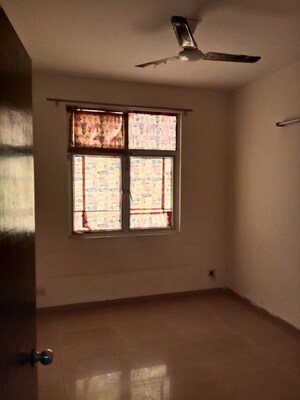 Room in 3 BHK Apartment at Sector 16c Greater Noida – for Rent