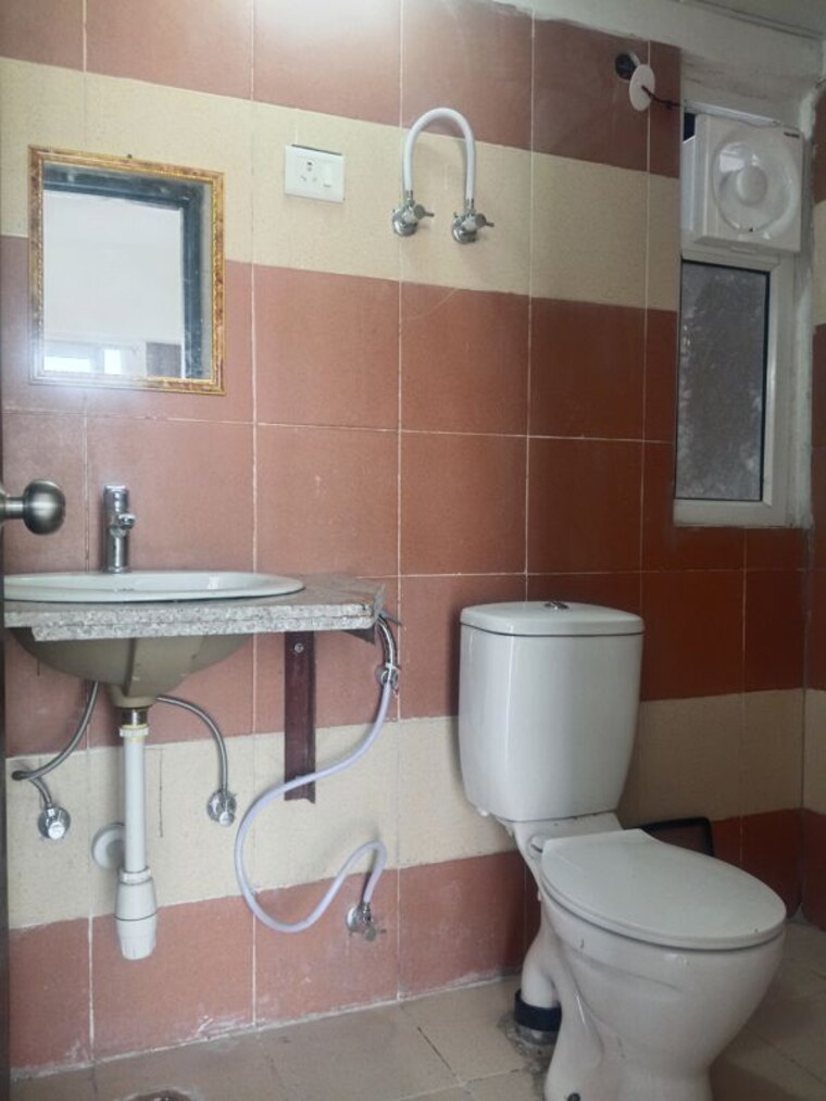Bathroom, sector 16c greater noida 3 Bedroom 1190 Sq.Ft. Apartment In Sector 16c Greater Noida Greater Noida 10127007