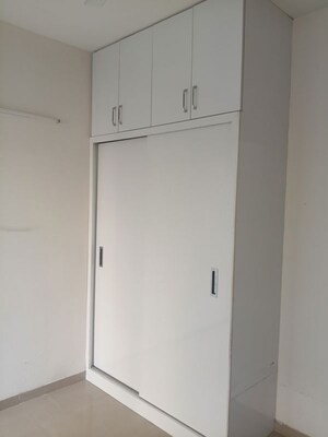 Furnished Amenities in 3 BHK Apartment at Sector 16c Greater Noida – for Rent