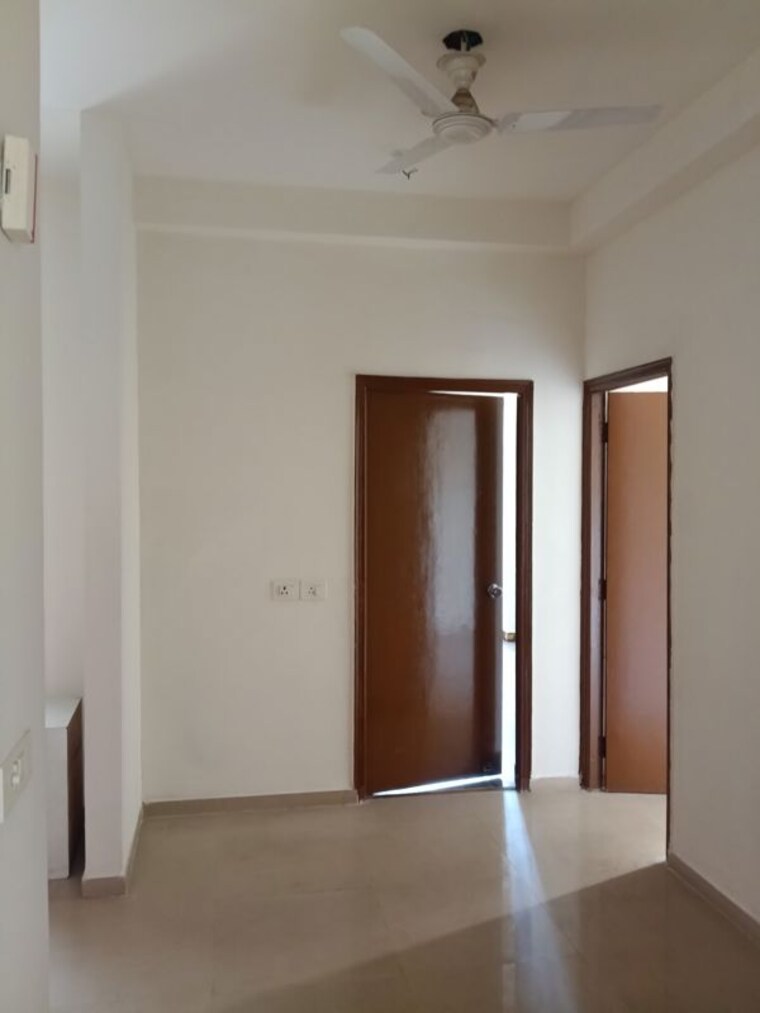 Room, sector 16c greater noida 3 Bedroom 1190 Sq.Ft. Apartment In Sector 16c Greater Noida Greater Noida 10127007