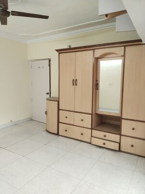 Room in 3 BHK Apartment at Sarita Vihar – for Rent