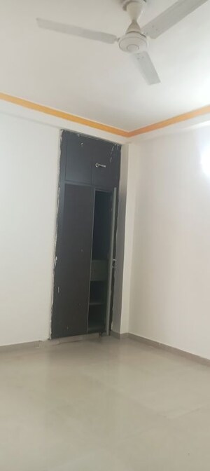 Furnished Amenities in 3 BHK Builder Floor at Panchsheel Vihar – for Rent