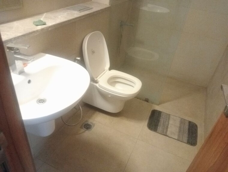 Bathroom, unitech-the-residences-gurgaon 2 Bedroom 1125 Sq.Ft. Apartment In Sector 33 Gurgaon 10127240
