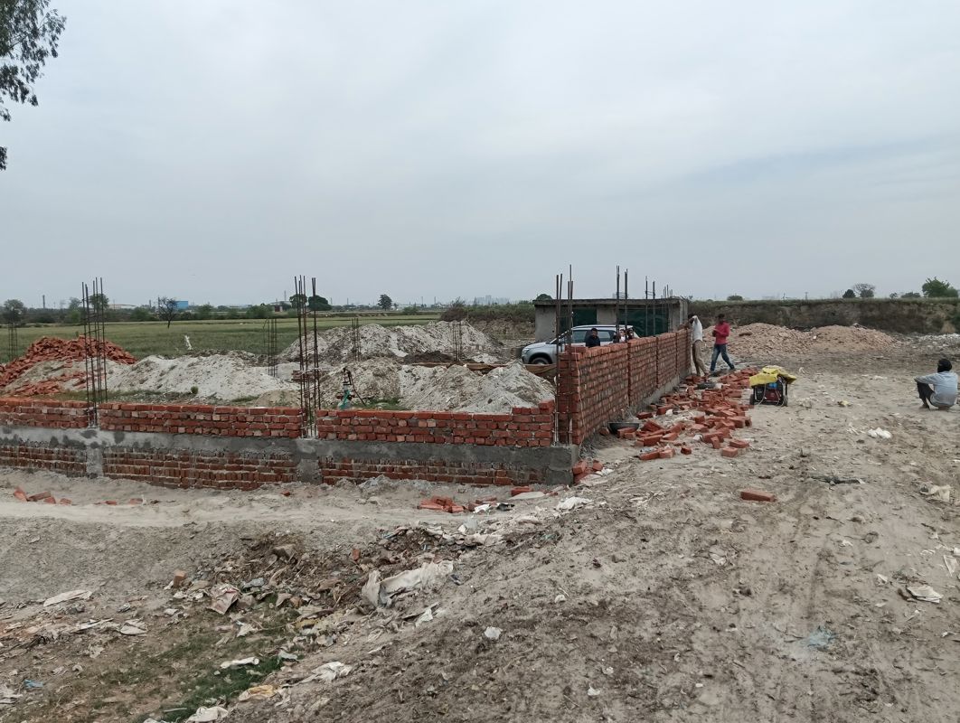 Plot For Sale in Lakhnawali