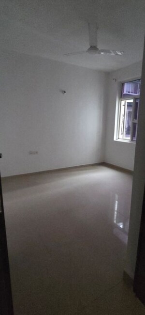 Room in 3.5 BHK Apartment at Omaxe R2, Gomti Nagar – for Sale