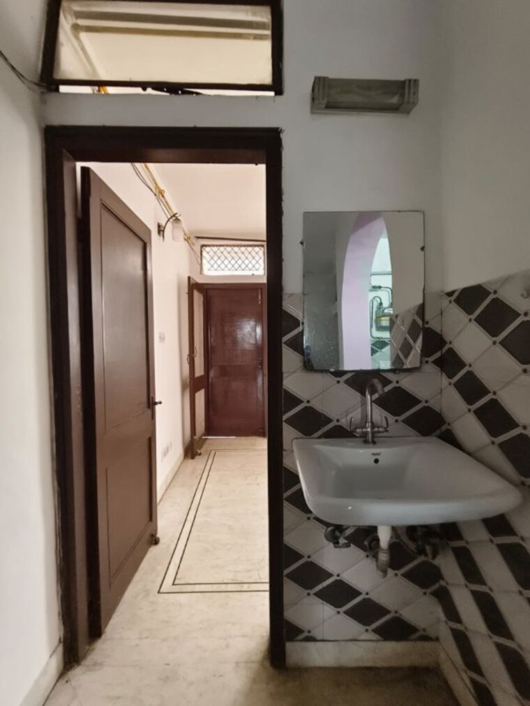 Other, malviya nagar 2 Bedroom 100 Sq.Yd. Builder Floor In Malviya Nagar Delhi 10127266