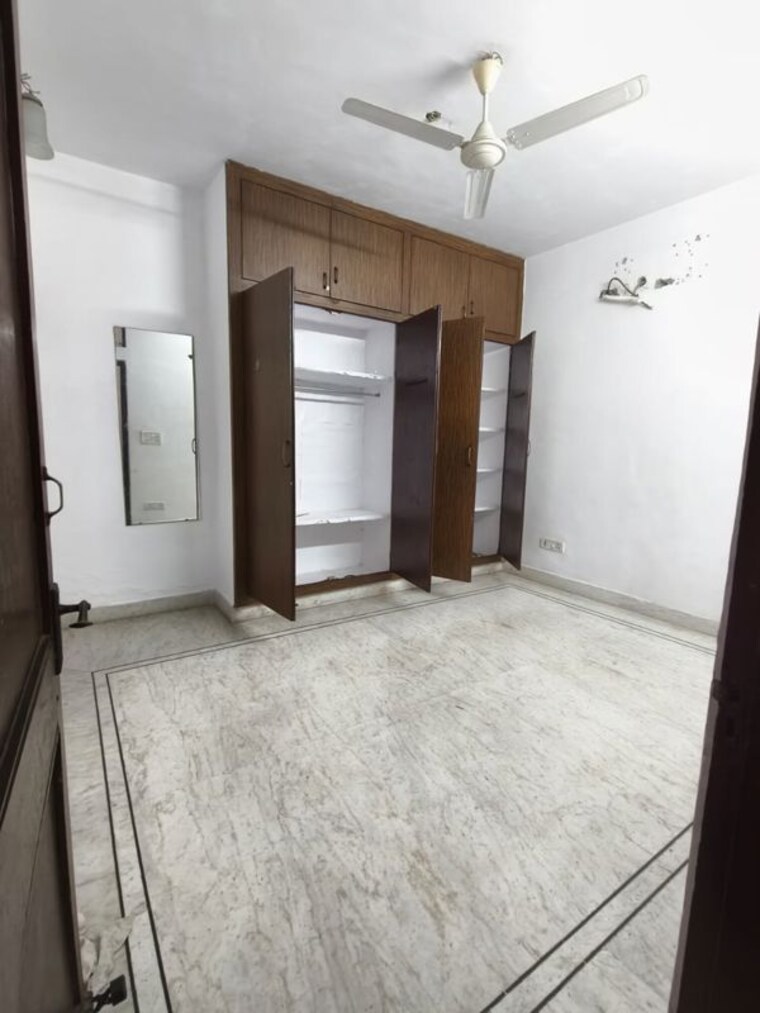 Room, malviya nagar 2 Bedroom 100 Sq.Yd. Builder Floor In Malviya Nagar Delhi 10127266
