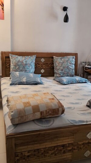 Bedroom in 2 BHK Apartment at Morabadi – for Rent
