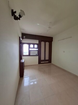 Room in 3 BHK Apartment at East Of Kailash – for Rent