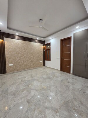 Room in 4 BHK Builder Floor at Saket – for Rent