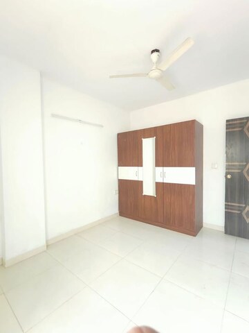 Room in 3 BHK Apartment at BM Sernity, Hsr Layout – for Rent