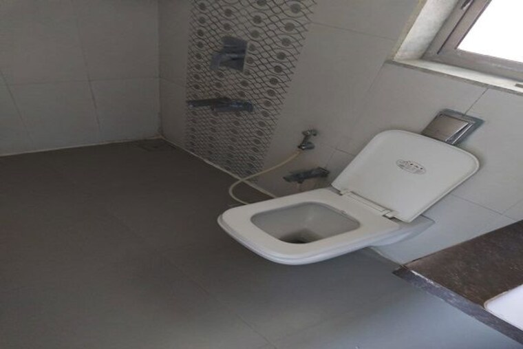 Bathroom, rajesh-raj-splendour 3 Bedroom 1100 Sq.Ft. Apartment In Vikhroli West Mumbai 10127337