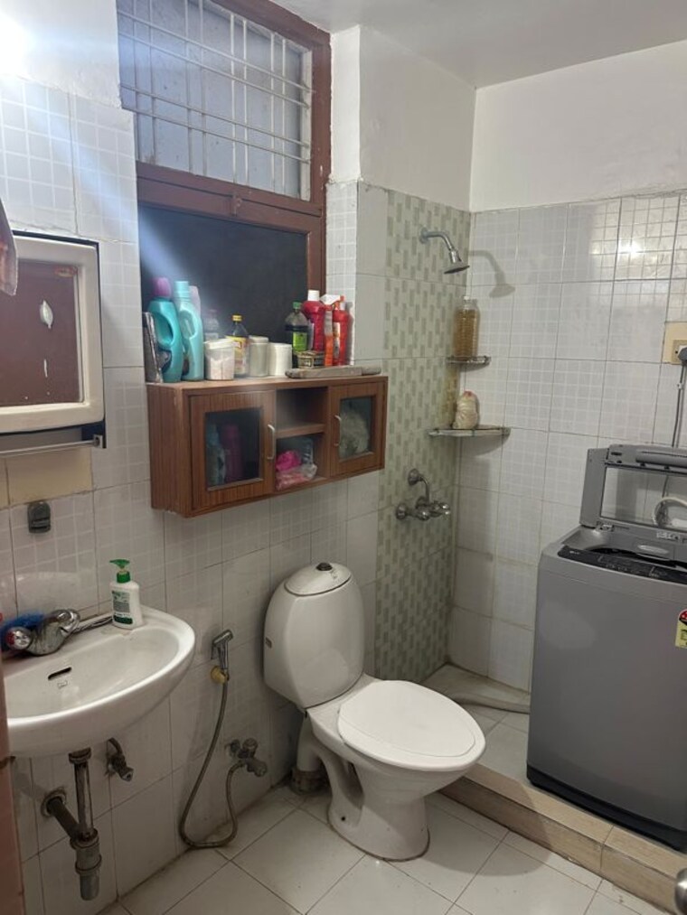 Bathroom, mayfield garden 3 Bedroom 2745 Sq.Ft. Builder Floor In Mayfield Garden Gurgaon 10127351