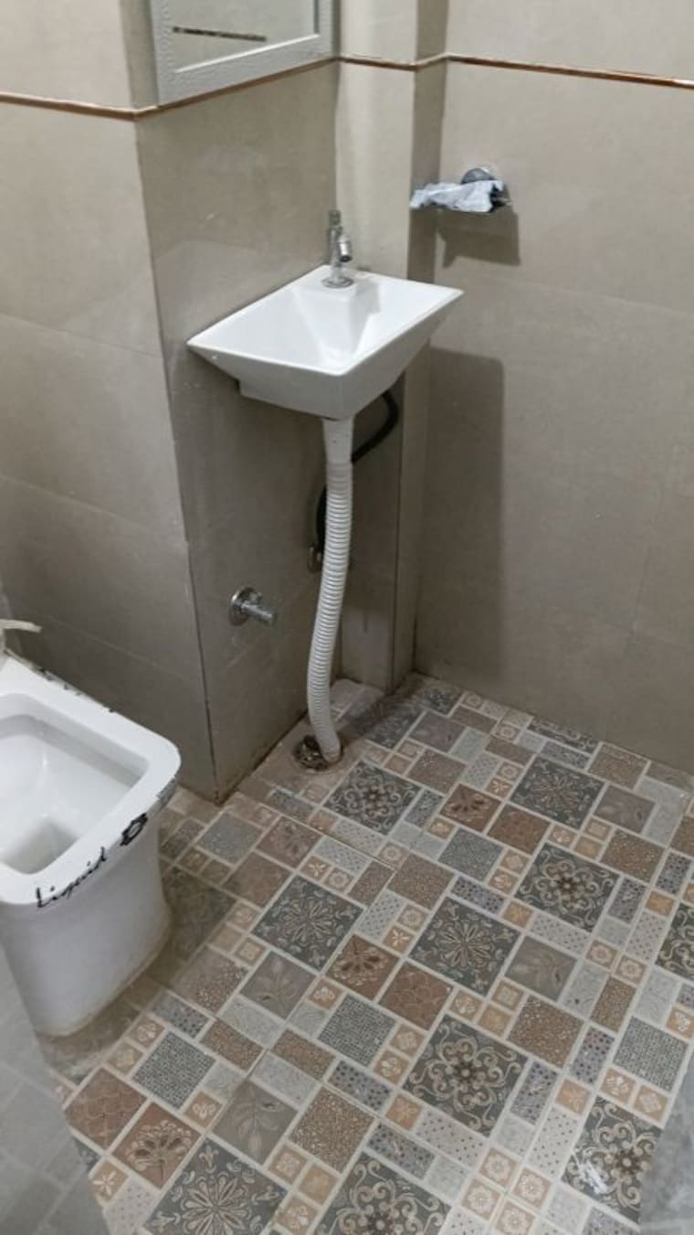 Bathroom, unitech-uniworld-gardens 1 RK 200 Sq.Ft. Apartment In Sector 47 Gurgaon 10127382