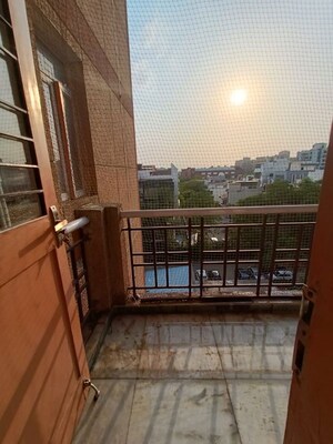 Balcony in 2 BHK Apartment at DLF Regency Park I, Dlf Phase iv – for Rent