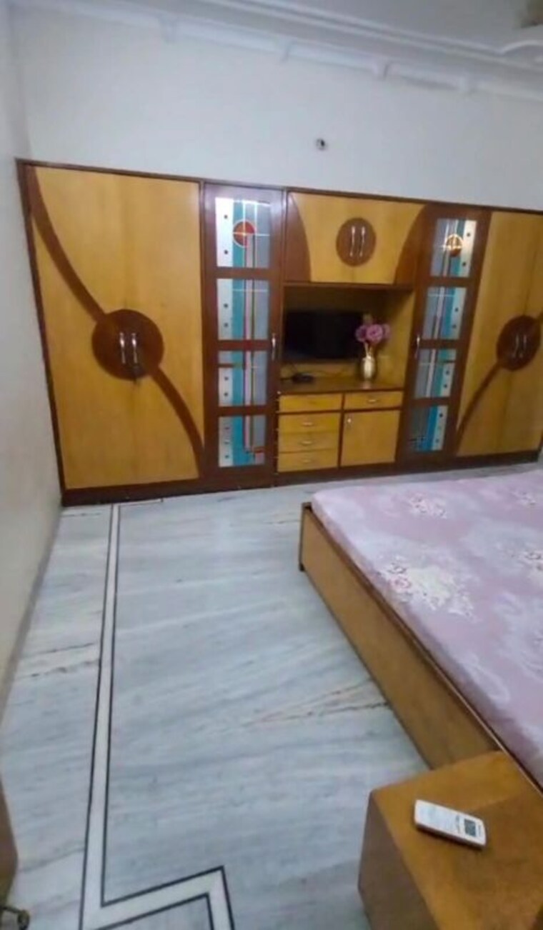 Bedroom, sector 28 6 Bedroom 260 Sq.Yd. Independent House In Sector 28 Faridabad 10127376