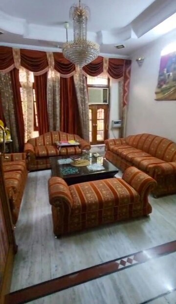 Living Room in 6 BHK Independent House at Sector 28 – for Sale