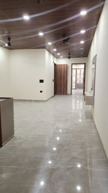 Room in 3 BHK Builder Floor at Rajouri Garden – for Rent