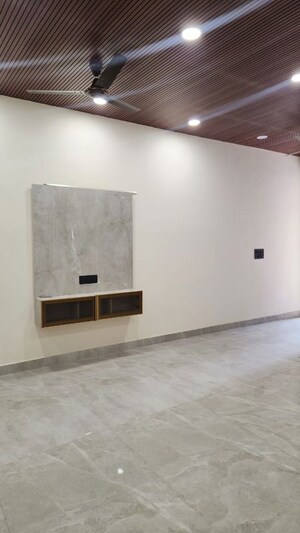 Room in 3 BHK Builder Floor at Rajouri Garden – for Rent