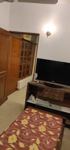 2 BHK + Extra Room Builder Floor For Rent in Greater Kailash II