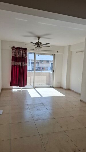 Room in 4 BHK Apartment at Sushma Valencia, International Airport Road – for Rent