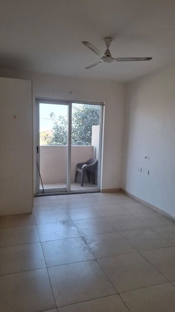 Room in 4 BHK Apartment at Sushma Valencia, International Airport Road – for Rent