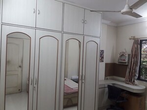 Furnished Amenities in 1 BHK Apartment at Vile Parle West – for Rent